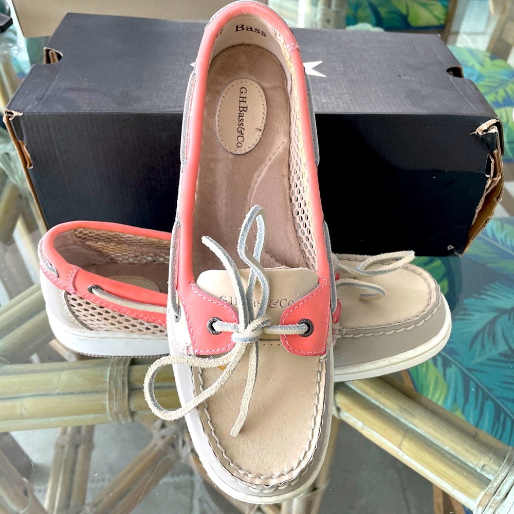 Woman’s Topsider Boat shoes